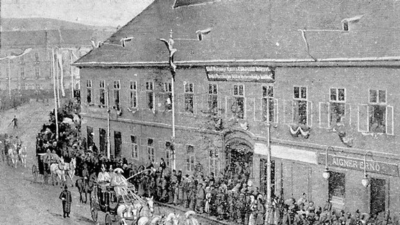 Cisársko-kráľovskí vojaci zaplnili mesto