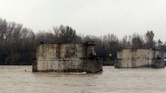 V stredu začnú búrať ďalší z pilierov Starého mosta