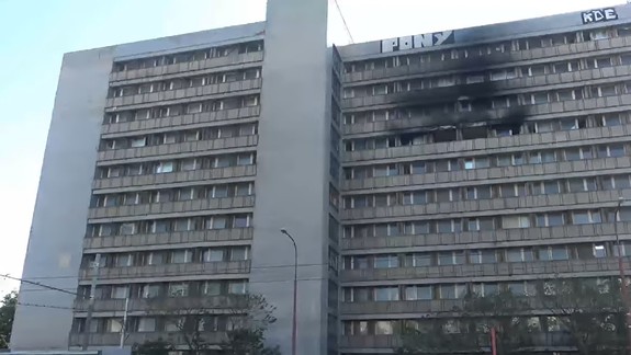 Požiar bývalej policajnej ubytovne v Dúbravke má podľa ministerstva na svedomí neznáma osoba