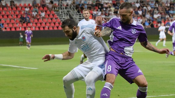 Futbal: Slovan zdolal nováčika z Komárna 4:1, hralo sa v Zlatých Moravciach