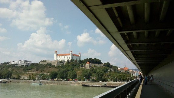 FOTO a VIDEO: Všimli ste, že na Moste SNP je namaľovaný Most SNP?