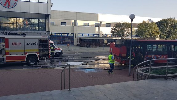 Požiar: Na Dolnozemskej horel ráno autobus