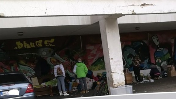 Večný problém Pentagonu: Asociáli a narkomani sa opäť nasťahovali pod blok