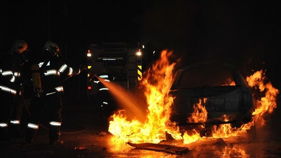 Polícia zisťuje, kto úmyselne podpálil automobil v bratislavskom Ružinove 