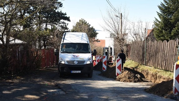 Začala sa rekonštrukcia Bárdošovej ulice, pribudne chodník