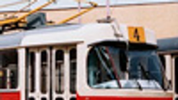 Pri Botanickej záhrade sa vykoľajila električka