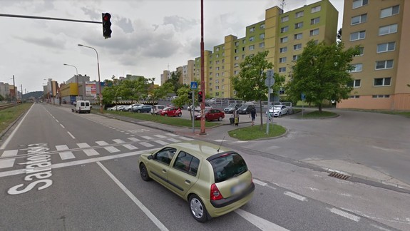 FOTO: Vodič pri OD Saratov nechal svoje auto odparkované priamo na "zebre"...