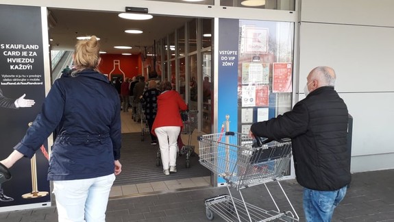 ÚVZ: Hodiny vyhradené pre seniorov a ZŤP v obchodných prevádzkach sa od dnes rušia