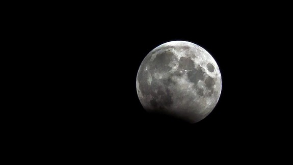 Nevšedný úkaz: Večer nastane úplné zatmenie Mesiaca