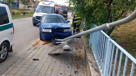 Vážna nehoda v Modre: Vodičovi havarovaného auta už nedokázali pomôcť
