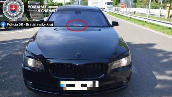 Hral sa na policajta? V BMW mal neoprávnene maják