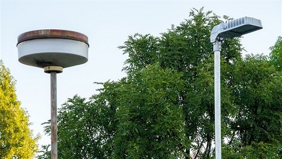 Poslanci žiadajú zrušiť súťaž na prevádzkovateľa verejného osvetlenia