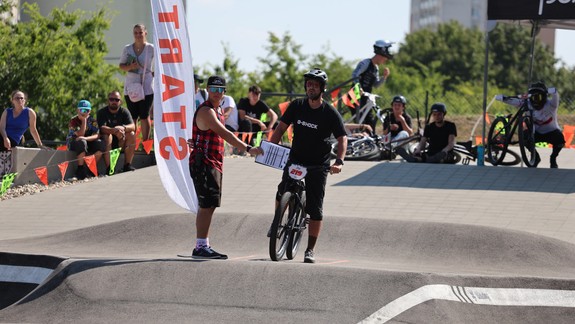 Tréner a pretekár Michal Pokorný: Pump track nie je športom iba pre mužov, za krátky čas ho zvládne každý