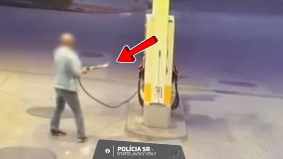 VIDEO Šialené: Ján zobral na benzínovej pumpe do ruky tankovaciu pištoľ a zapálil ju