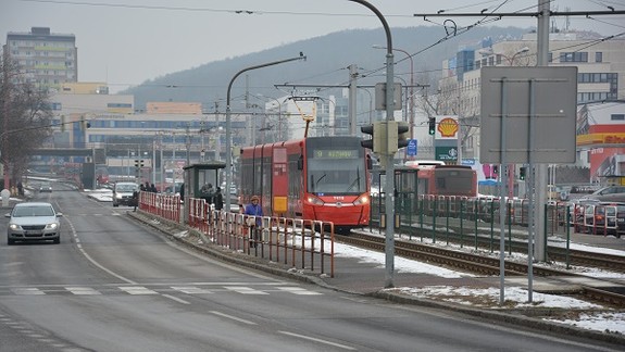 Veľká rekonštrukcia električkovej trate: Odhodlajú sa v Karlovke na bus pruhy?