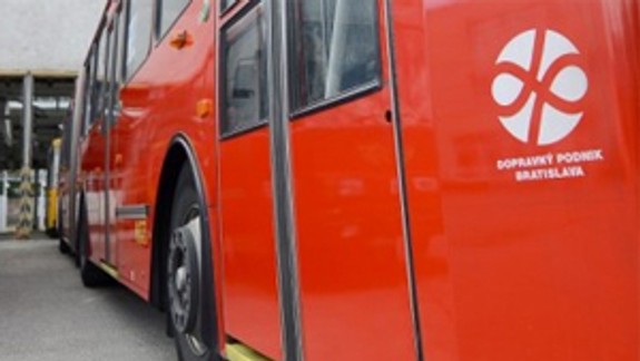 Vo štvrtok došlo ku kolíziám vozidiel MHD a osobných áut