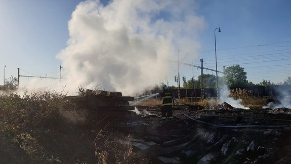 VIDEO: Stanicu Bratislava východ zachvátil v noci rozsiahly požiar