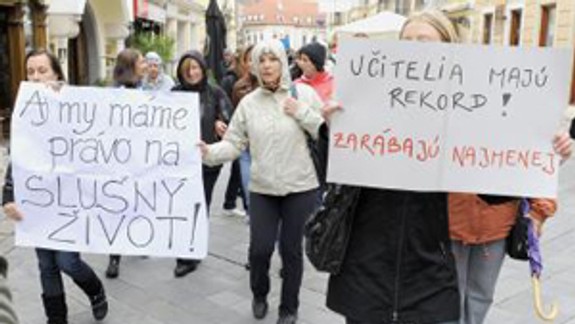 Protestujúci učitelia išli do ulíc Bratislavy vysvetľovať