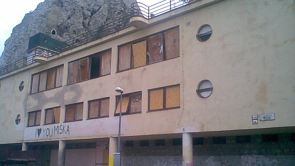 Devínske divadlo v prírode treba zbúrať