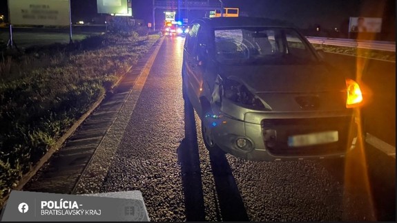 Tragédia na diaľnici: Pri Zlatých pieskoch usmrtilo auto chodca