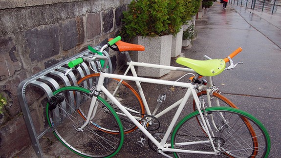 V Rači pribudli tri nové stojany na bicykle