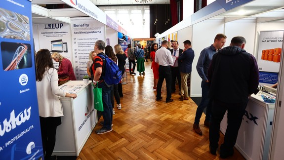 Analýza: Viete, o akú prácu sa najviac zaujímajú šesťdesiatnici?