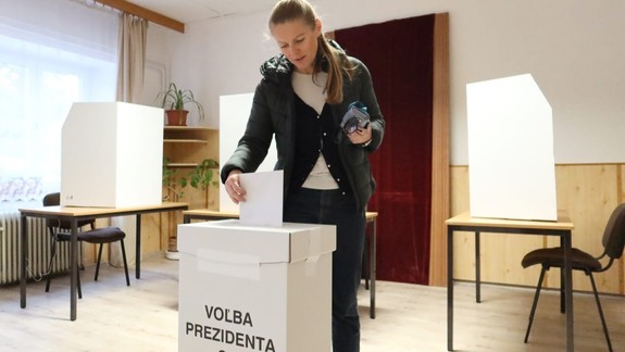 V Devínskej Novej Vsi na prvých voličov čakať nemuseli