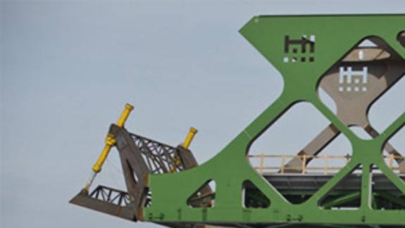 Koncom týždňa by sa mal most konečne spojiť