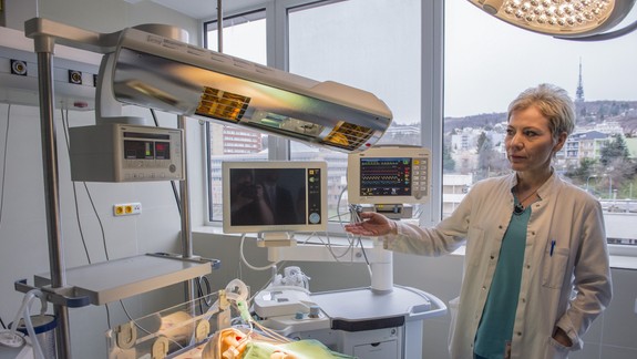 FOTO Dobrá správa: Kriticky choré bábätká budú môcť v Bratislave operovať na ich lôžku