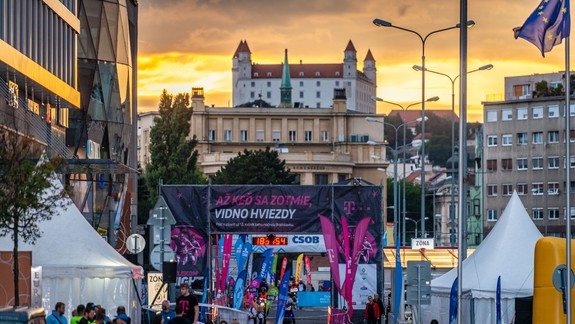 Nočný beh: V piatok a sobotu sa v Bratislave pripravte na dopravné obmedzenia