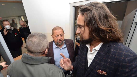 VIDEO: Najvyšší súd SR udelil Tiborovi Eliotovi R. peňažný trest - o rozruch sa pred začiatkom procesu postaral Š. Harabin