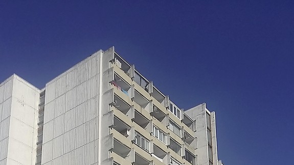 Problémový bytový dom na Medveďovej: Čo sa tam deje?