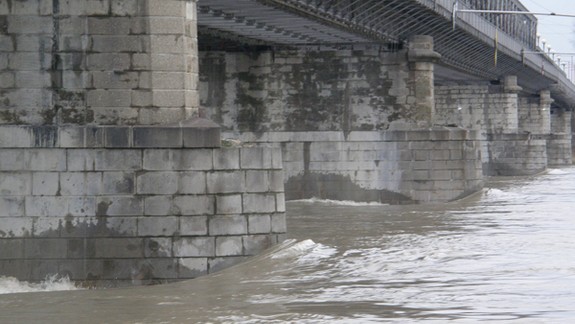 Zo Starého mosta skočil do Dunaja v nedeľu ráno muž