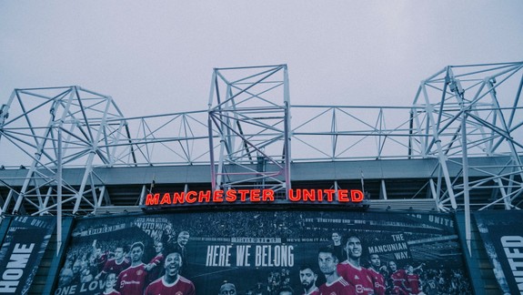 Ako rockové hviezdy: 5 futbalistov Manchestru United, ktorí sa preslávili búrlivým životom