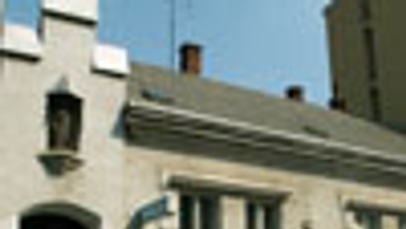 Úrady mali na záchranu Könyökiho domu dosť času