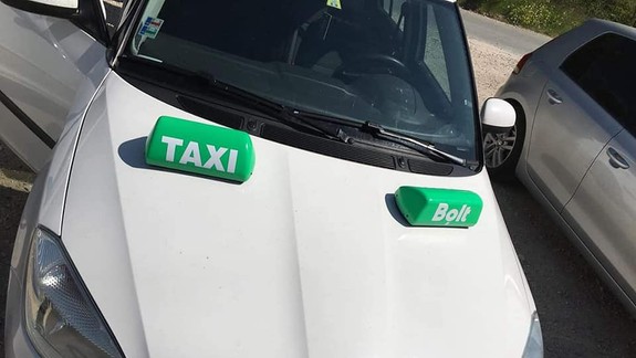 FOTO: Testovali sme taxikárske aplikácie - ktorá z nich sa zákazníkovi najviac oplatí?