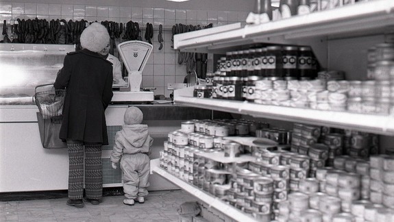 Mýtus vyvrátený: Čísla ukazujú, že drvivá väčšina tovarov bola pred novembrom 1989 drahšia