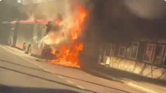 Na Patrónke začal horieť autobus MHD, niektoré linky museli presmerovať