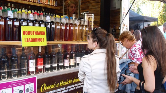 Račianske vinobranie sa napriek nepriazni počasia koná, ale v komornejšej podobe