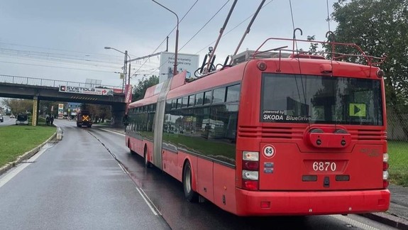 Rožňavská ulica v smere z Bratislavy je neprejazdná