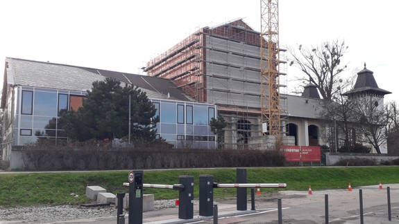 Divadlo Aréna má novú prístavbu s veľkými oknami: Bola tam aj v minulosti - ako vtedy vyzerala?