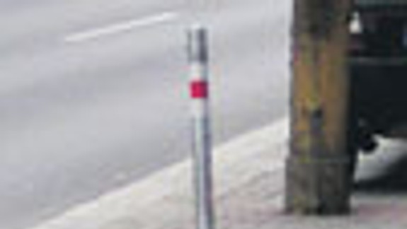 Oba stĺpiky z chodníka konečne zmizli