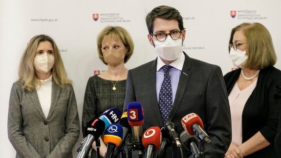 Konzílium odborníkov navrhlo predĺžiť lockdown a sprísniť kontroly zákazu vychádzania