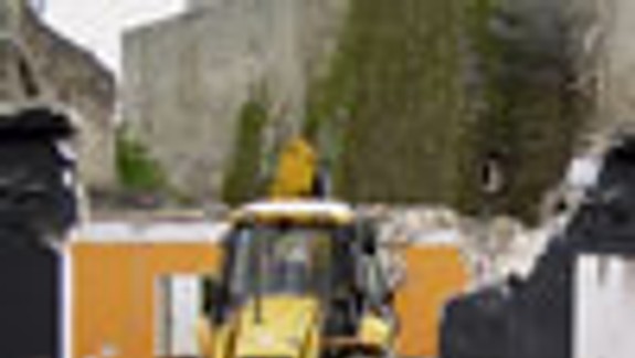 Na Karpatskej zbúrali starý dom, postavia tu nový