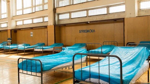 Športová hala Prokofievova sa zmenila na dočasnú ubytovňu