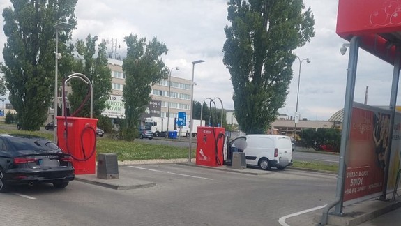 V autoumyvárni zrazilo auto dieťa, polícia hľadá svedkov