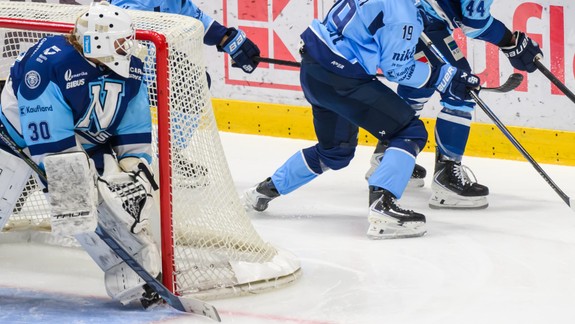 Hokej: Hviezdou zápasu bol brankár Jurusik, vynuloval aj Slovan