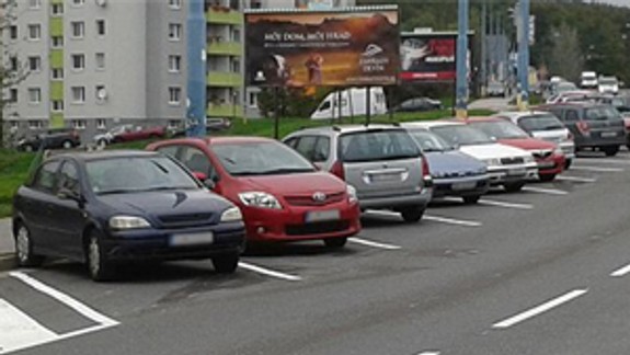Za šikmé parkovanie hrozí pokuta