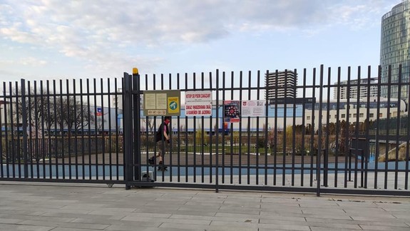 FOTO a VIDEO: Do uzavretého parku Jama vniklo 17 ľudí - pozrite sa, kadiaľ utekali pred privolanými policajtmi