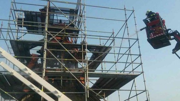 FOTO: Na Jesenského horí strecha budovy bývalého riaditeľstva SND